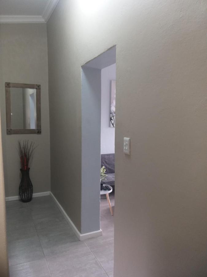 Tj Self-Catering Apartment Graaff Reinet Exterior photo