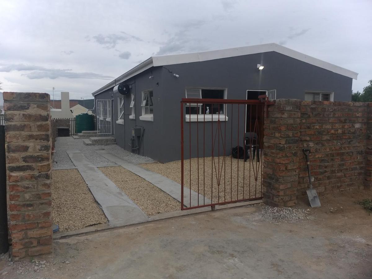 Tj Self-Catering Apartment Graaff Reinet Exterior photo