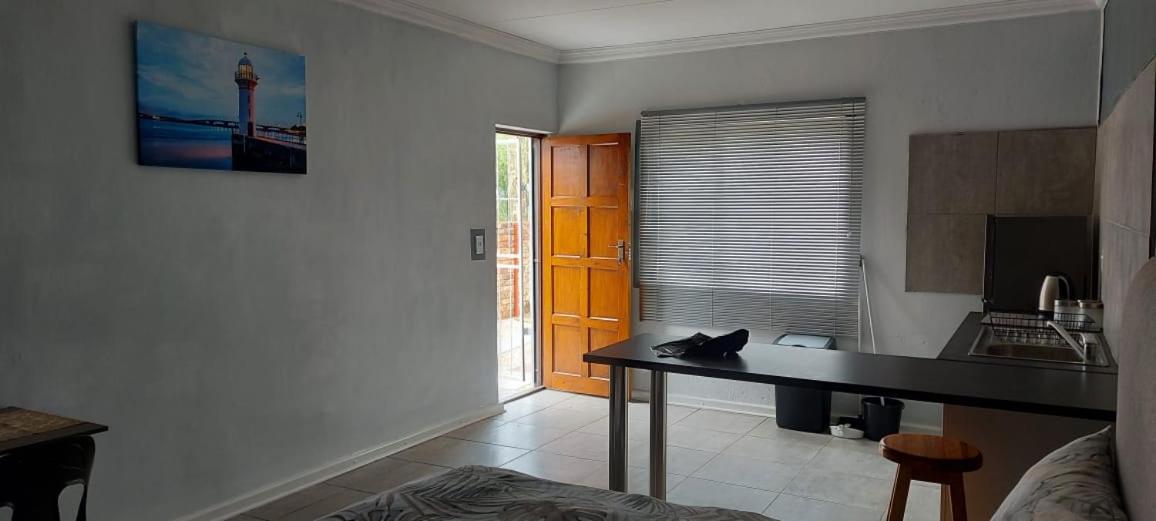 Tj Self-Catering Apartment Graaff Reinet Exterior photo